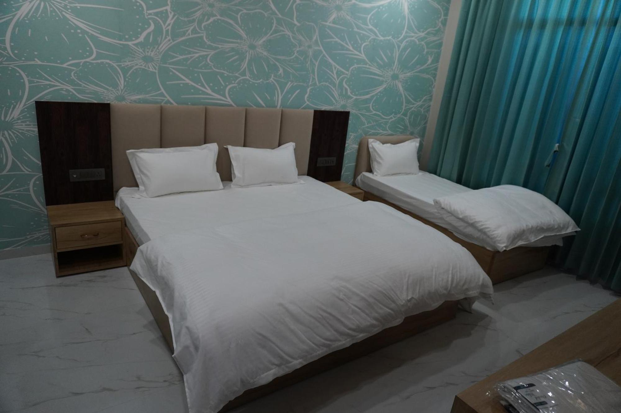 Hotel Heera Palace Khatu Exterior photo