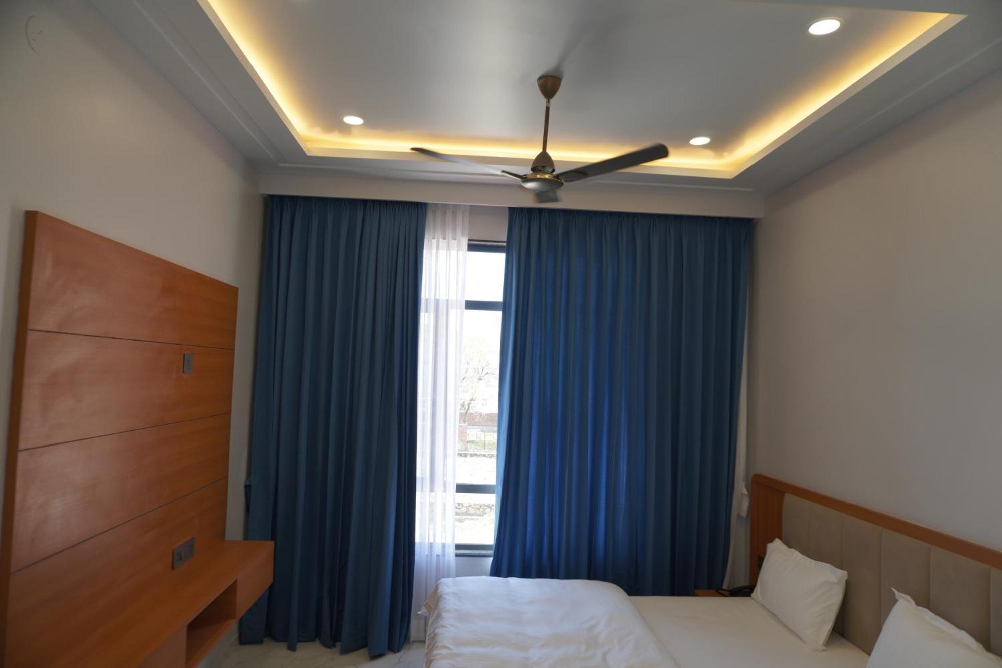 Hotel Heera Palace Khatu Exterior photo